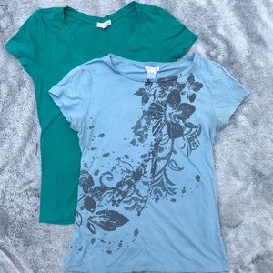 🦉Two Women’s Top. Maurices and Active Basic.